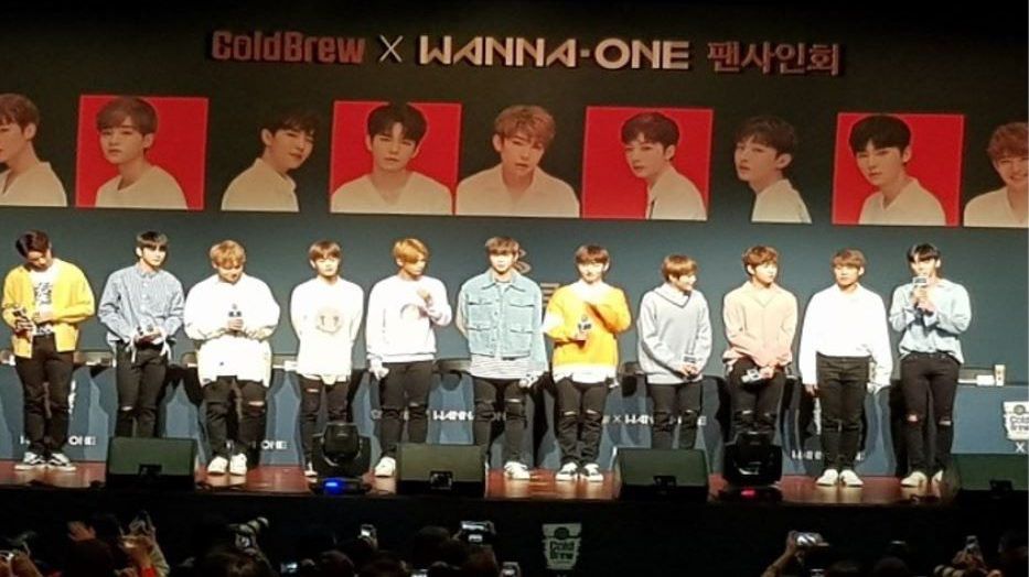 워너원 팬 사인회 현장 사진 1